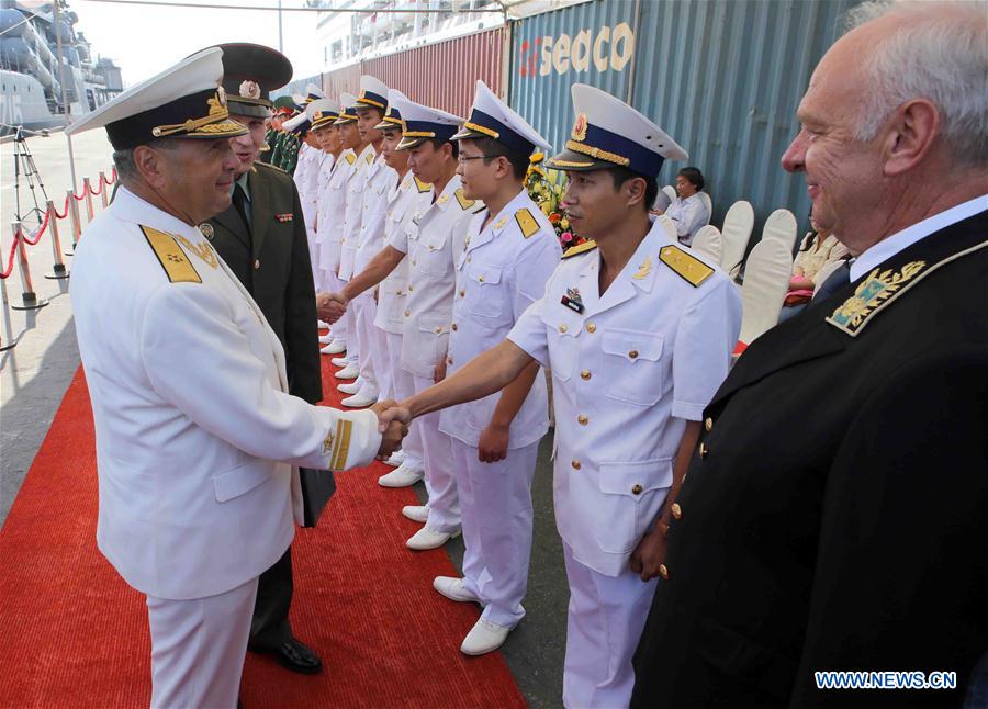 Navios de batalha russos visitam o Vietname