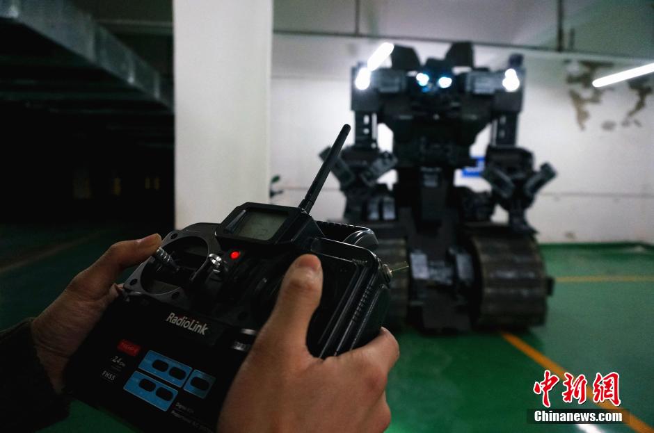 Professor chinês cria soldado rob?