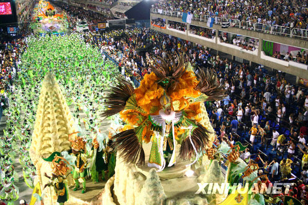 Recess?o econ?mica causa cancelamento dos desfiles de Carnaval em vários lugares do Brasil