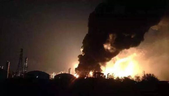Explos?o em fábrica de fogos de artifício deixa quatro desaparecidos e quatro feridos