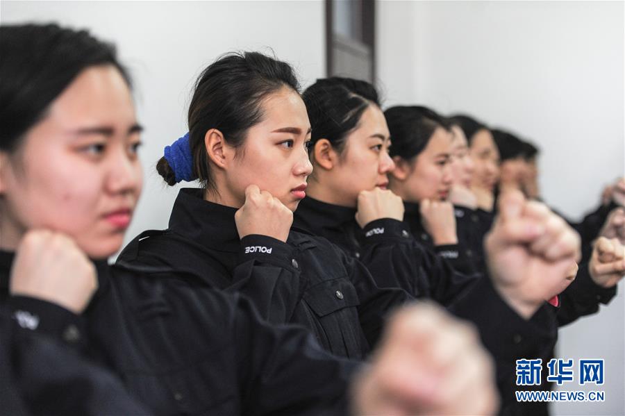 Policiais femininas em servi?o a -30oC