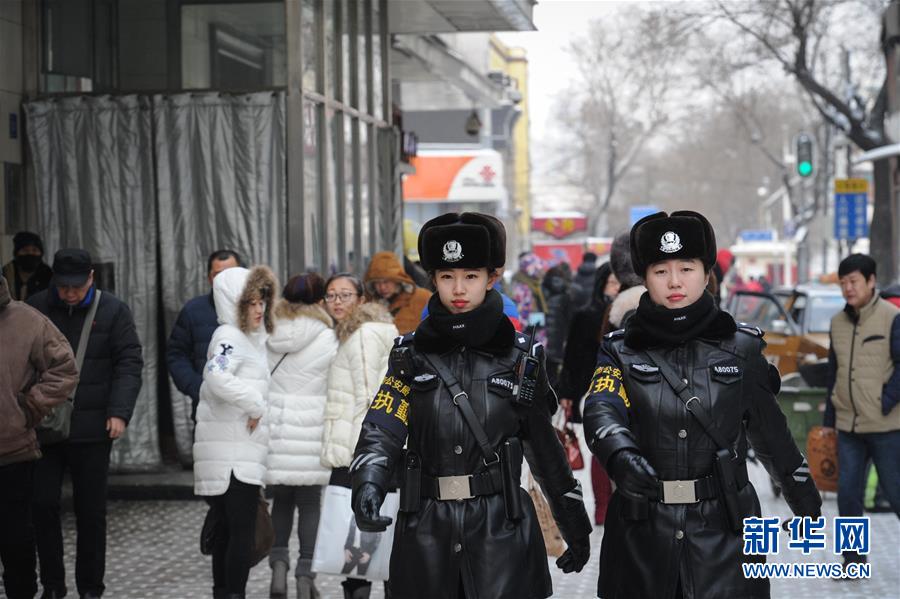 Policiais femininas em servi?o a -30oC