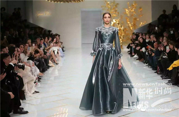 Cria??es da designer chinesa Guo Pei exibidas em Paris