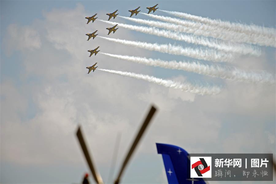 Singapura realiza exposi??o aérea internacional