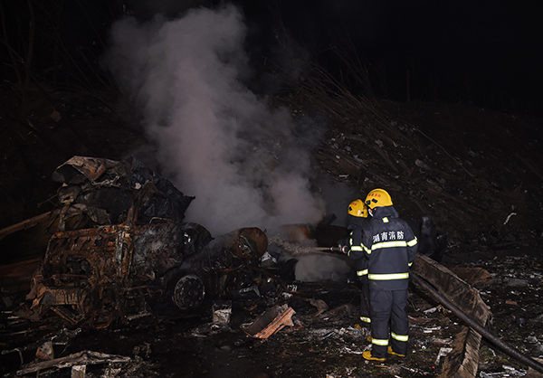 Explos?o de caminh?o-tanque mata 5 pessoas no centro da China