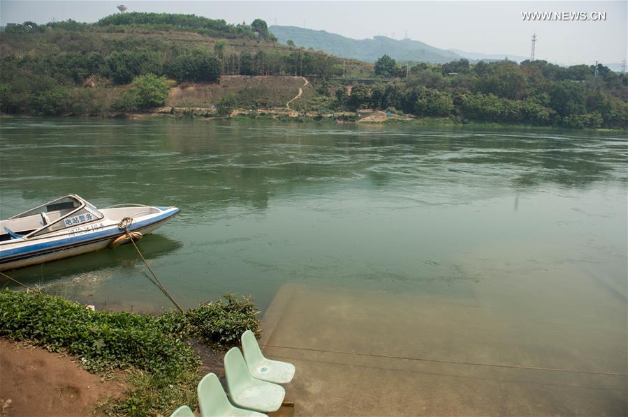 China lan?a abastecimento de água de emergência para países afetados pela seca do rio Mekong