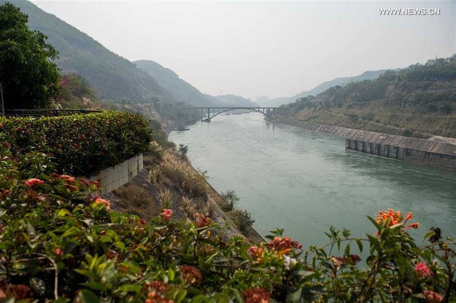 China lan?a abastecimento de água de emergência para países afetados pela seca do rio Mekong