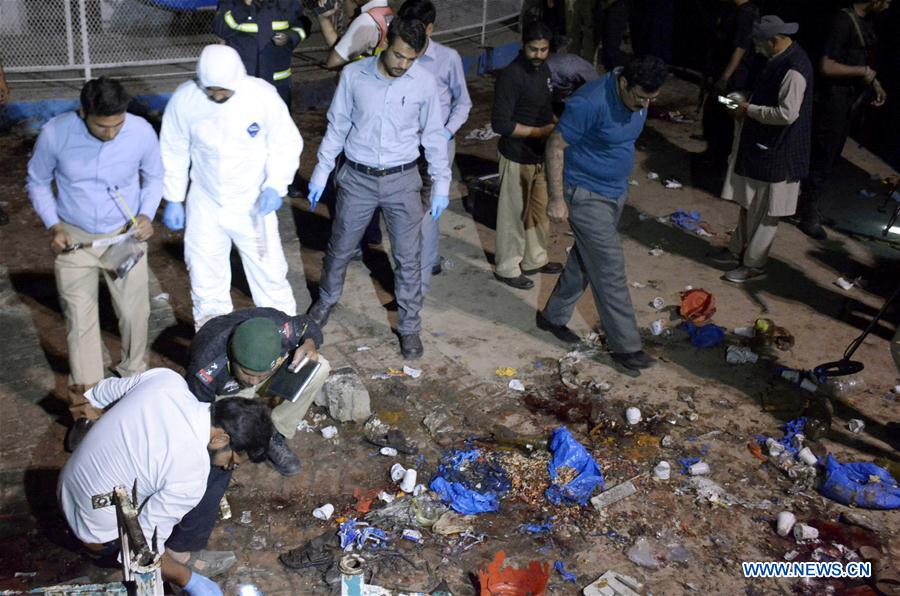 Atentado bombista causa 69 mortos no Paquist?o