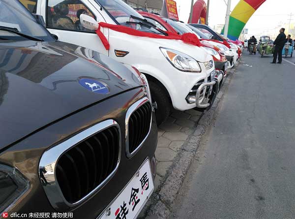 Carro elétricos “l(fā)uxuosos” à venda na China