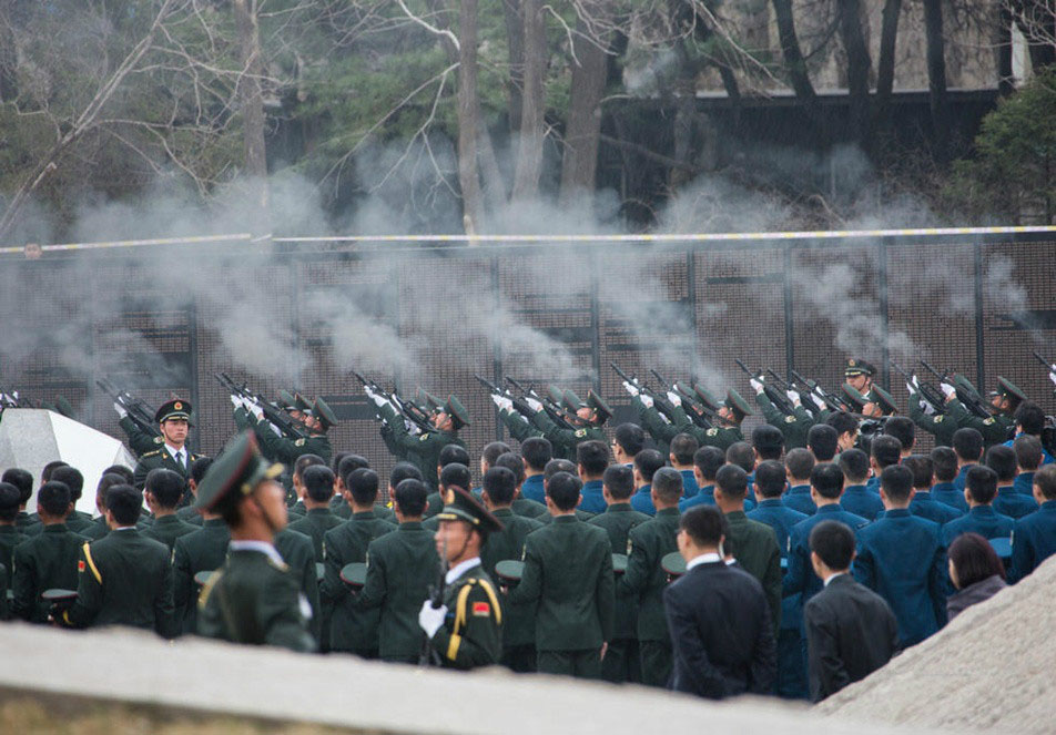 China realiza cerim?nia de enterro de restos mortais de soldados regressados da Coreia do Sul