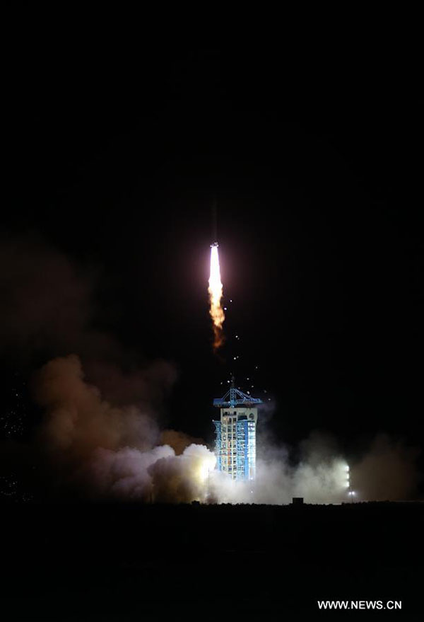 China lan?a satélite SJ-10 de explora??o científica no espa?o