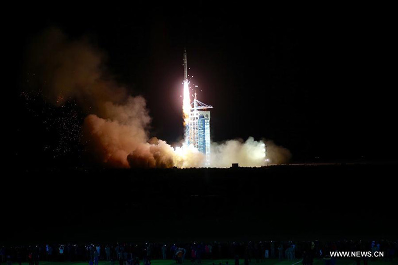 China lan?a satélite SJ-10 de explora??o científica no espa?o