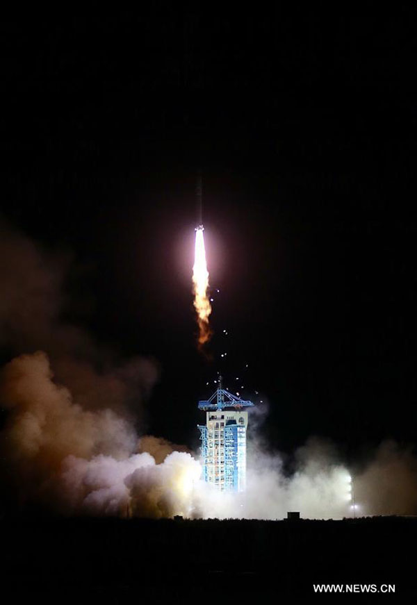 China lan?a satélite SJ-10 de explora??o científica no espa?o