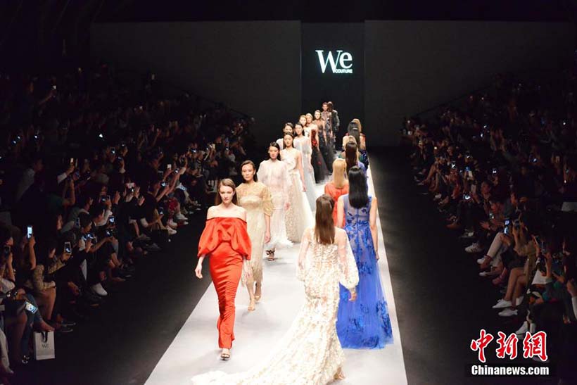 Modelos apresentam cole??es Outono/Inverno na Semana da Moda de Shanghai
