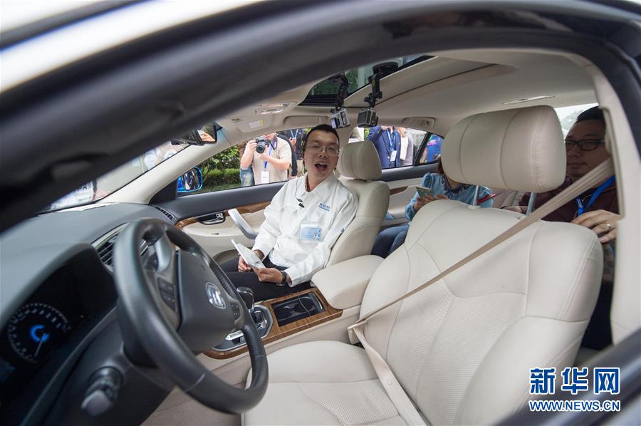 Carros chineses sem motorista come?am teste de viagem de longa distancia