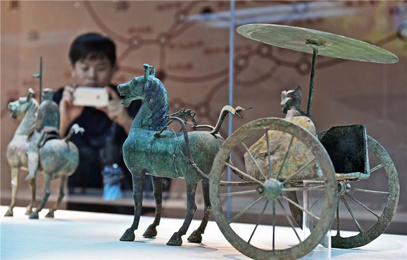 Relíquias culturais alusivas à Rota da Seda em exibi??o no centro da China