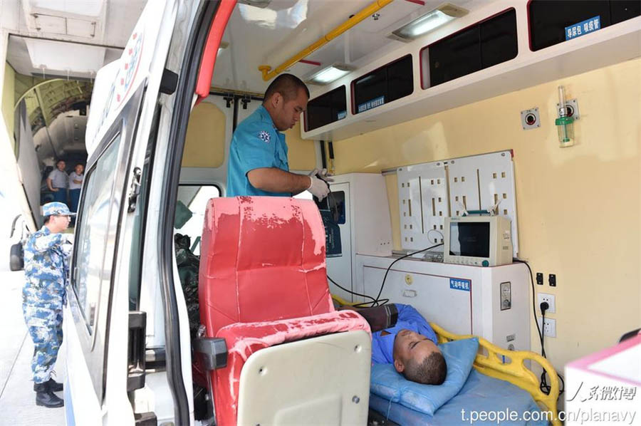 EPL realiza miss?o histórica de assistência médico-hospitalar no Mar do Sul da China