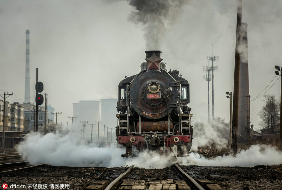 Era das locomotivas a vapor dirigem-se à última esta??o antes da“aposentadoria”