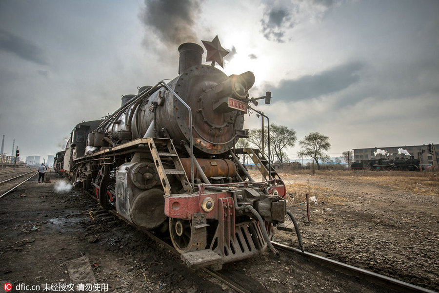 Era das locomotivas a vapor dirigem-se à última esta??o antes da“aposentadoria”