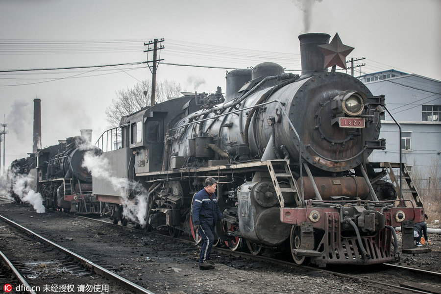 Era das locomotivas a vapor dirigem-se à última esta??o antes da“aposentadoria”