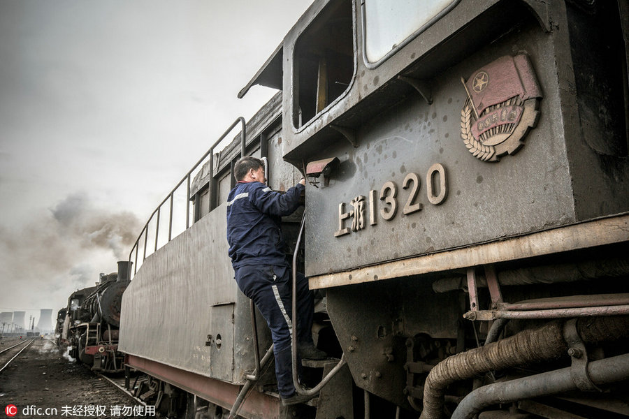Era das locomotivas a vapor dirigem-se à última esta??o antes da“aposentadoria”