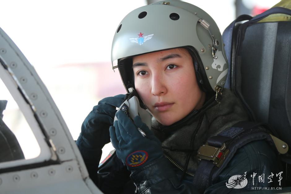 Mulheres v?o pilotar bombardeiro chinês FBC-1 pela primeira vez