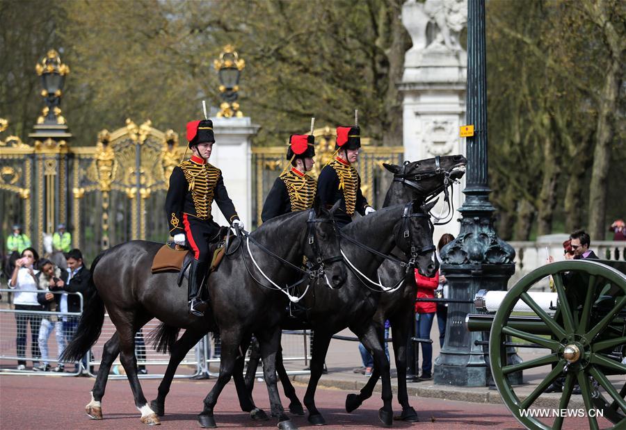 90o aniversário da rainha britanica Elizabeth II celebrado em Londres