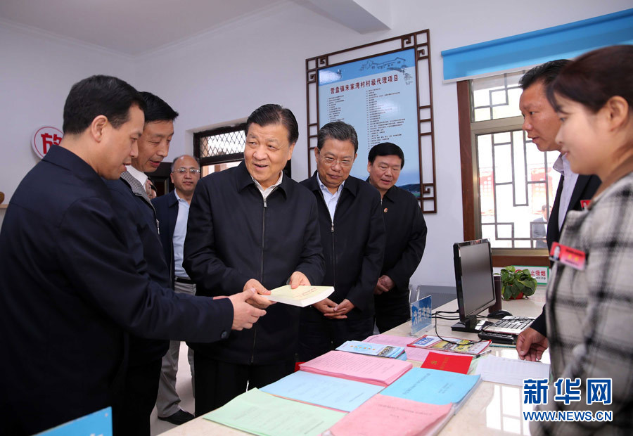 Alto líder chinês destaca constru??o do Partido em nível de comunidade