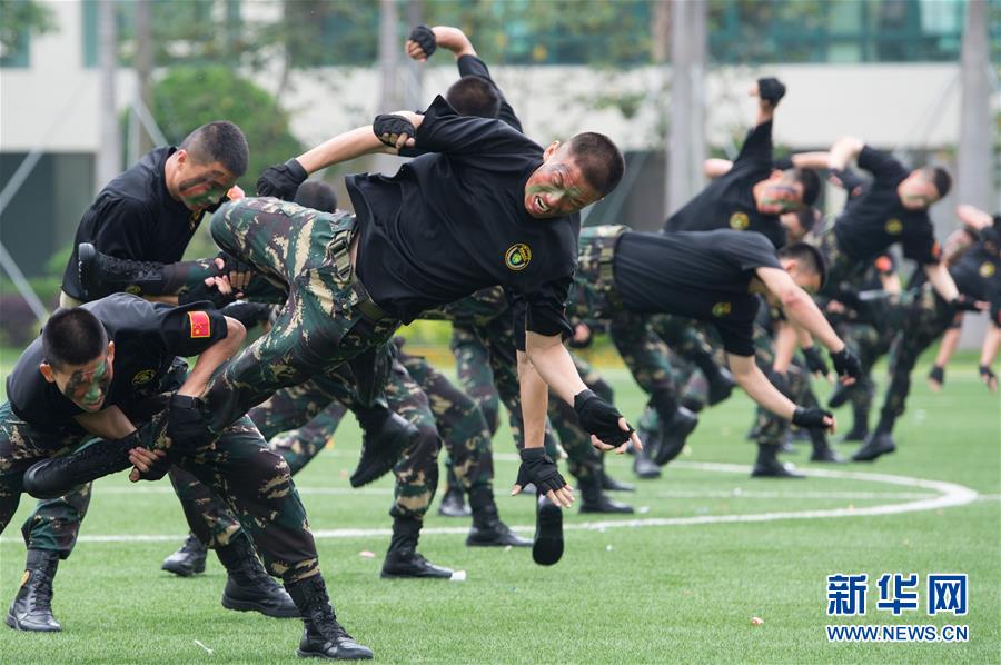Divis?o militar em Macau do ELP realiza atividade durante o Dia do Trabalhador