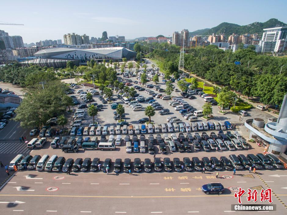 Guangxi realiza exposi??o de carros oficiais em leil?o