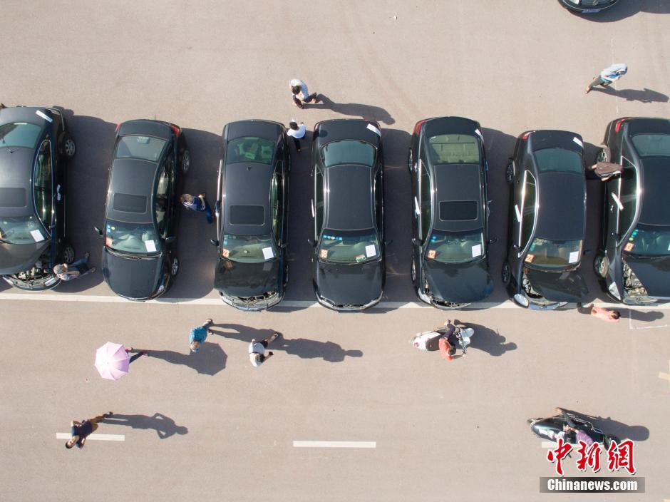 Guangxi realiza exposi??o de carros oficiais em leil?o