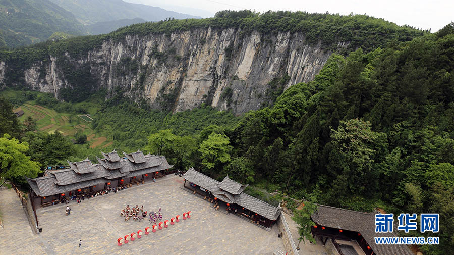 Drone fotografa “cora??o de terra” no oeste da China