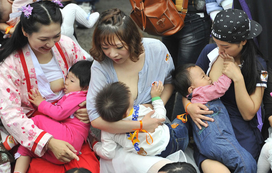 M?es de Fuzhou lan?am campanha para estimular a amamenta??o em áreas públicas