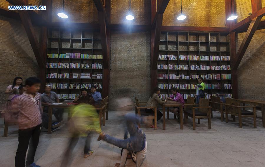 Biblioteca-caverna atrai leitores no centro da China