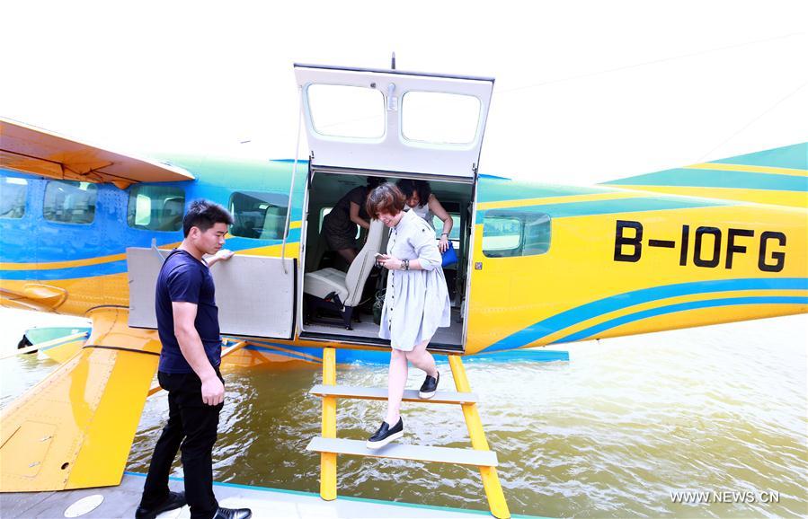 Turistas no sul da China contam com servi?o de transporte hidroviário