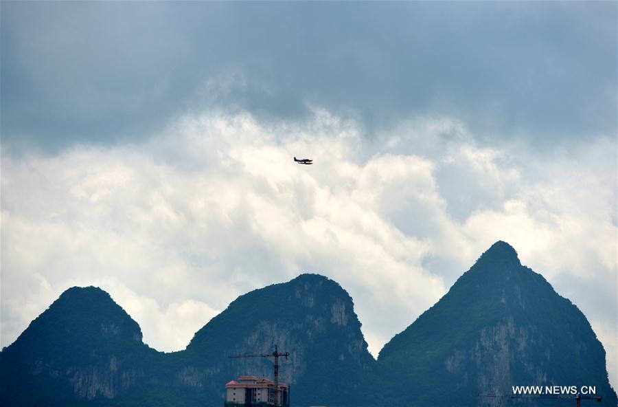 Turistas no sul da China contam com servi?o de transporte hidroviário