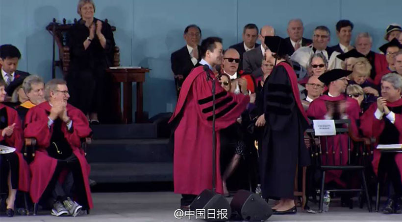 Universidade de Harvard tem aluno chinês discursando na gradua??o pela primeira vez