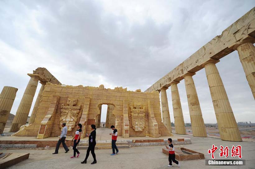 “Esfinge” e “Partenon” atraem turistas no noroeste da China