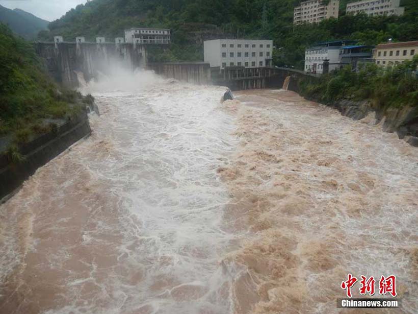 Fortes chuvas causam inunda??es em Chongqing