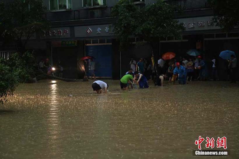 Fortes chuvas causam inunda??es em Chongqing