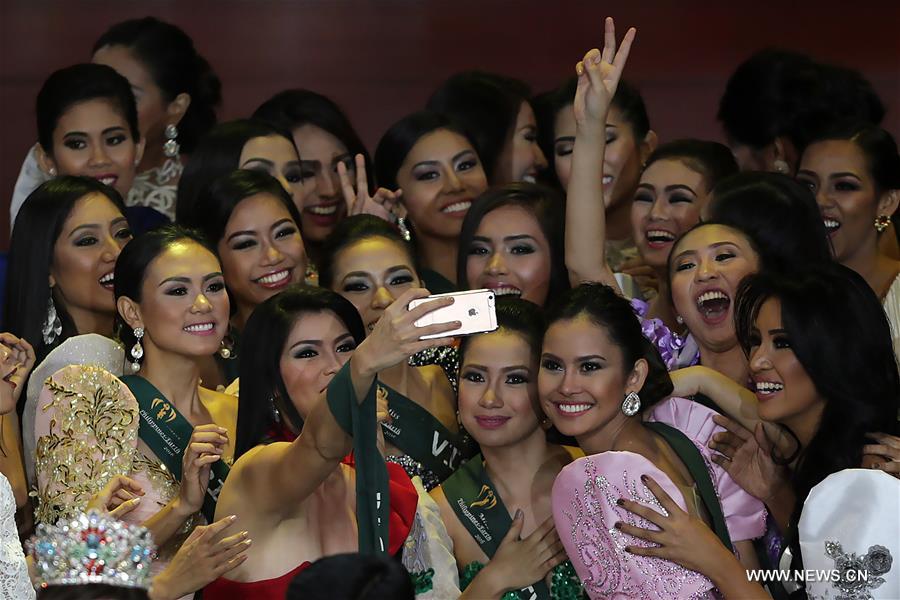 Noite de coroa??o da Miss Filipinas Earth 2016
