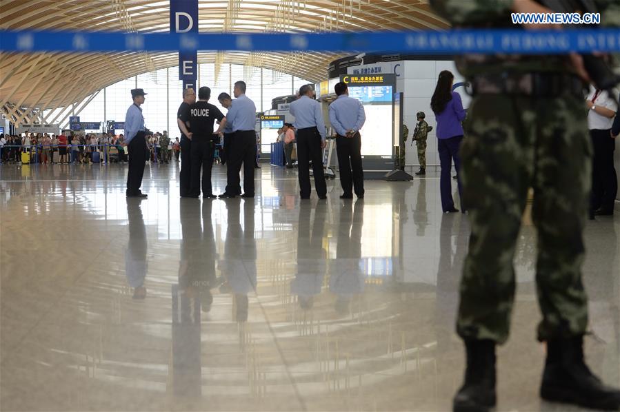 Explos?o no aeroporto de Shanghai deixa quatro feridos