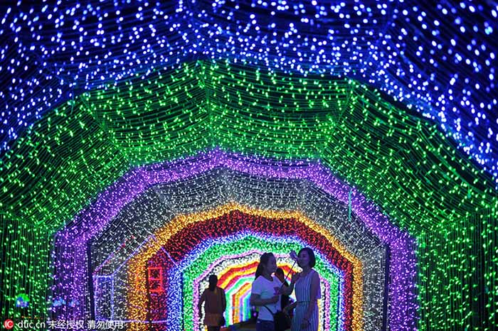 Milh?es de LEDs criam mundo de fantasia no noroeste da China