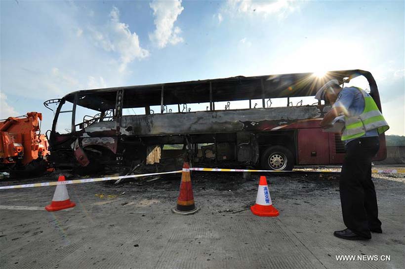 Incêndio em ?nibus deixa 35 mortos no centro da China
