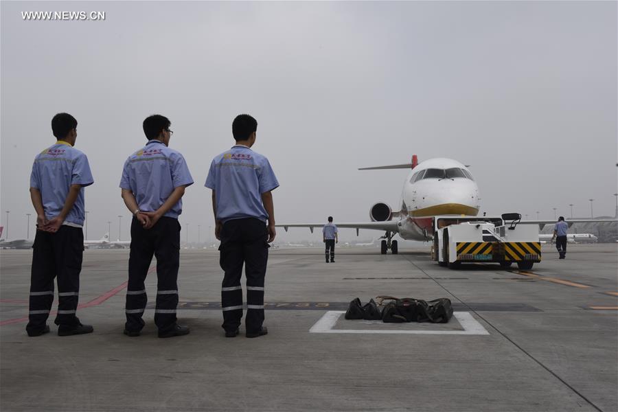 Primeiro jato regional da China come?a a operar