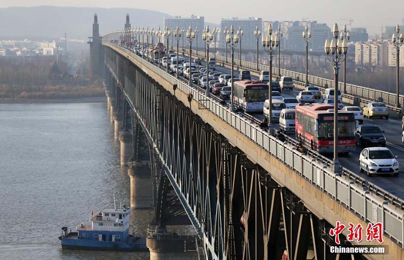 Primeira ponte sobre o Rio Yangtzé será encerrada para repara??es