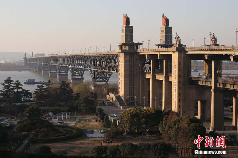 Primeira ponte sobre o Rio Yangtzé será encerrada para repara??es