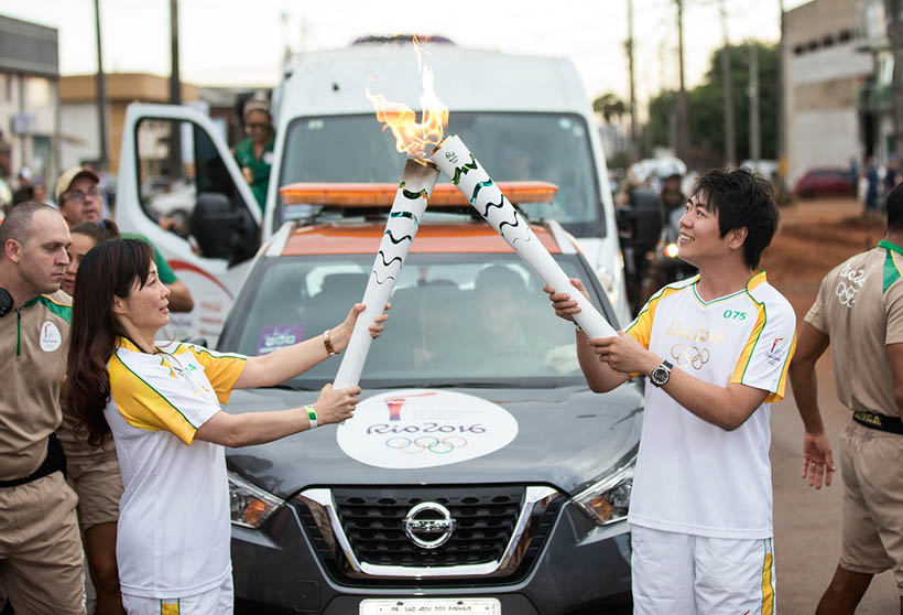 Personalidades chinesas participam do revezamento de tocha olímpica do Rio 2016