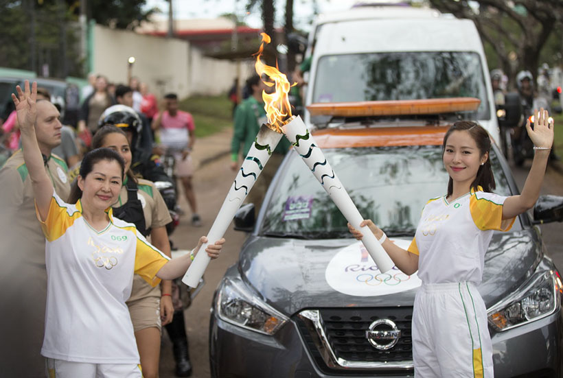 Personalidades chinesas participam do revezamento de tocha olímpica do Rio 2016