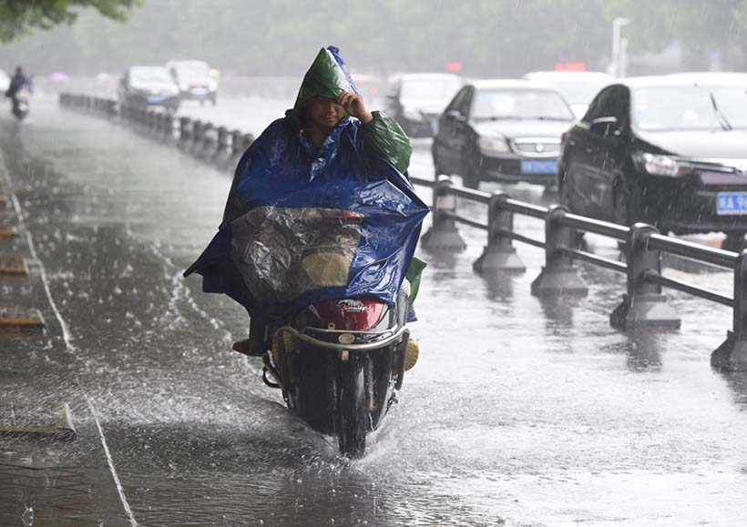 Chuva contínua provoca pelo menos 65 mortos na China